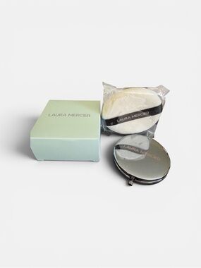 Laura Mercier Translucent Loose Setting Powder Mint + Puff & Mirror NWT